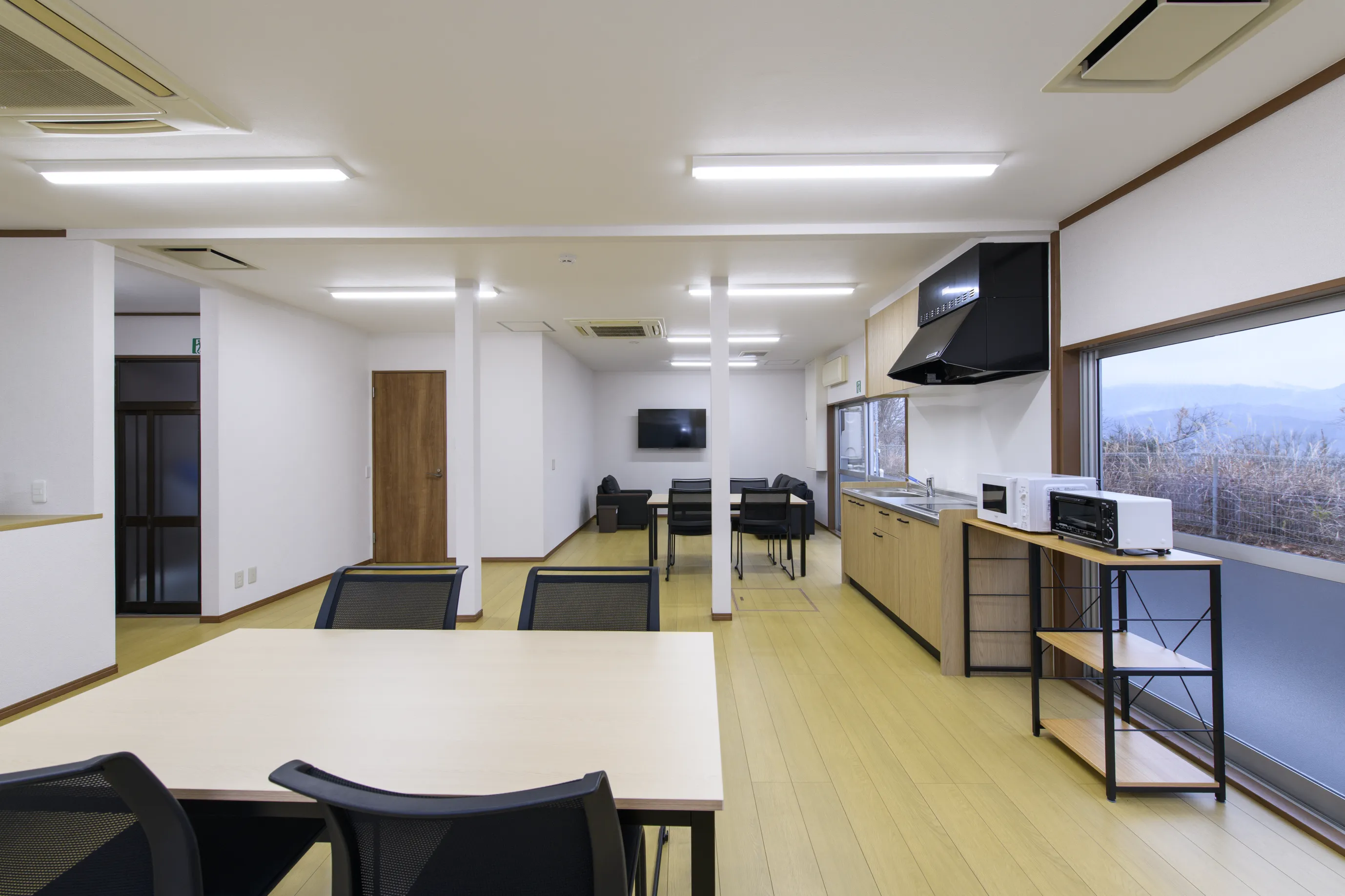 広々とした食堂・キッチン 2